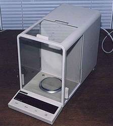 Ohaus 0.01mg Analytical Balance